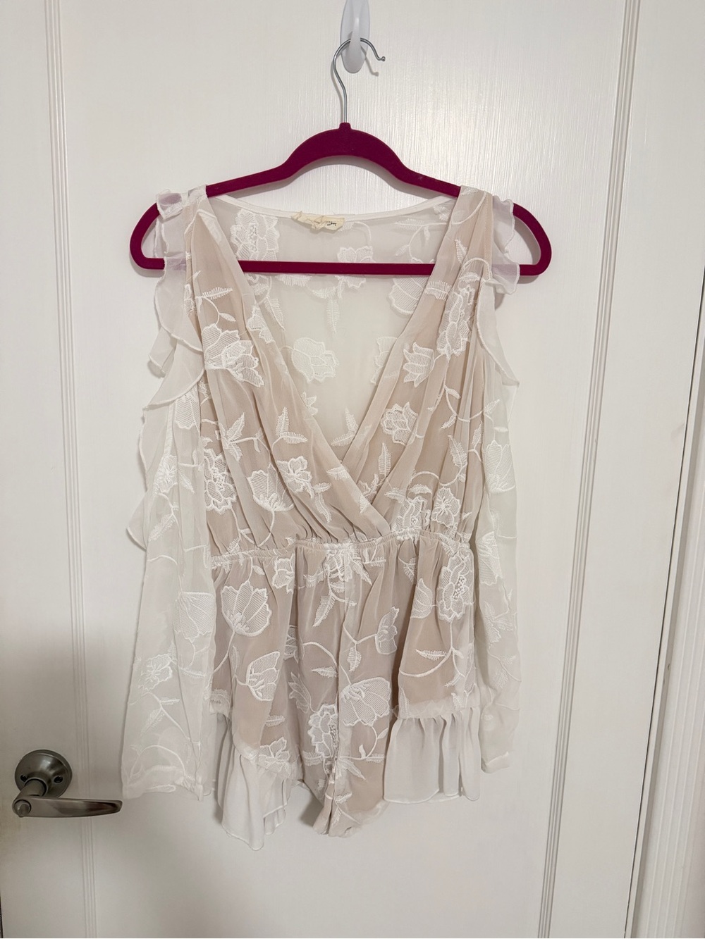 The vintage Shop Lace Floral Romper- size M